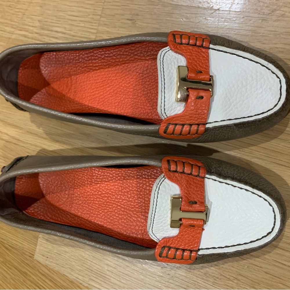 Tory Burch loafers size 7. Gorgeous and super confortable. Good used condition.